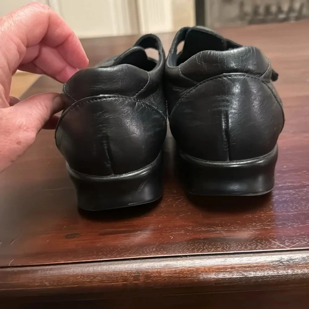 SAS black leather velco strap shoes size 9.5 - Picture 4 of 6